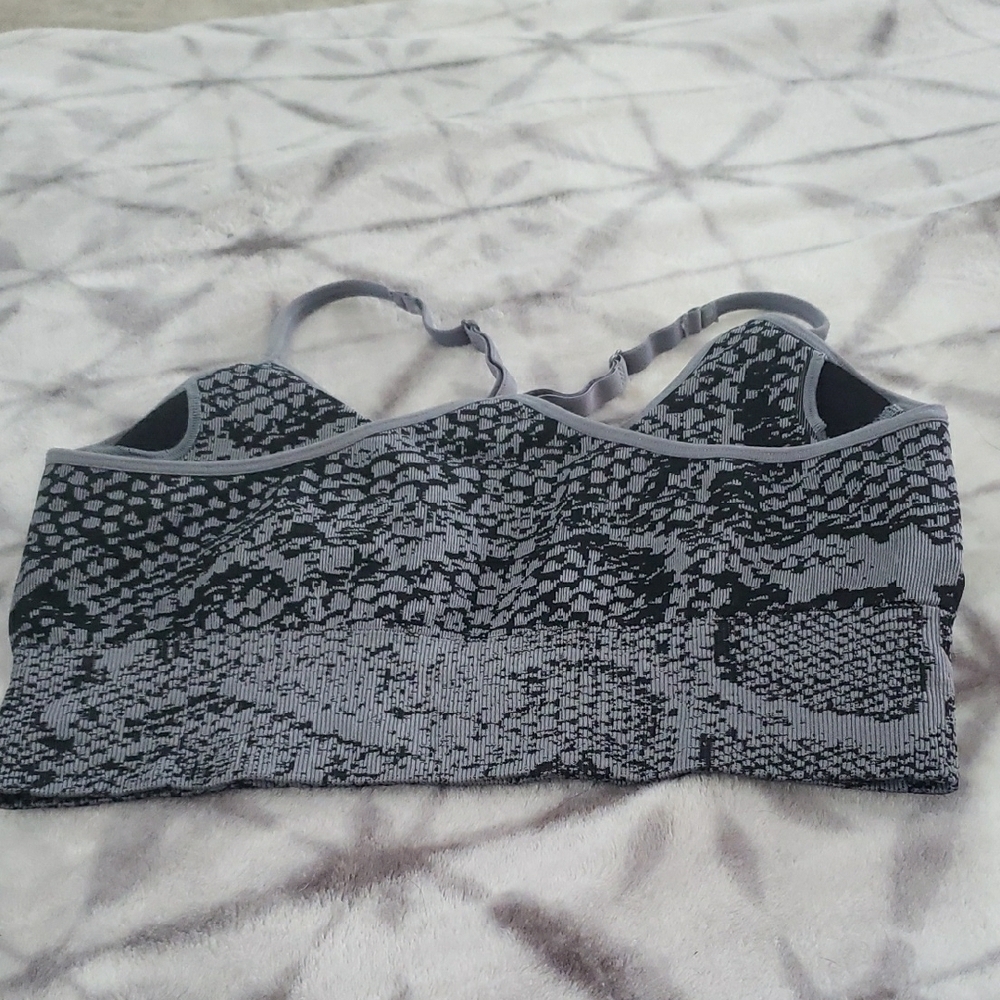 Gray Women's Seamless Sports Bra - Picture 3 of 4